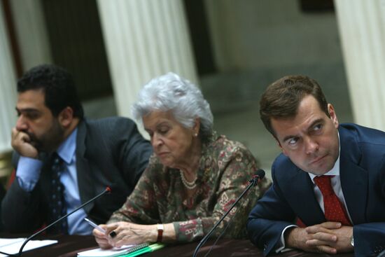 DMITRY MEDVEDEV VISITED PUSHKIN STATE MUSEUM OF FINE ARTS