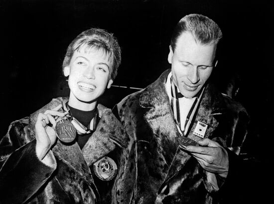BELOUSOVA PROTOPOPOV FIGURE SKATERS CHAMPIONS