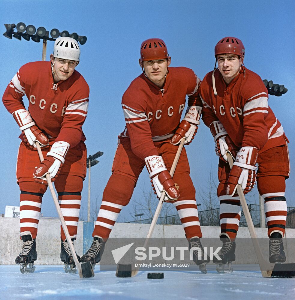 BORIS MIKHAILOV VLADIMIR PETROV VALERY KHARLAMOV HOCKEY PLAYERS