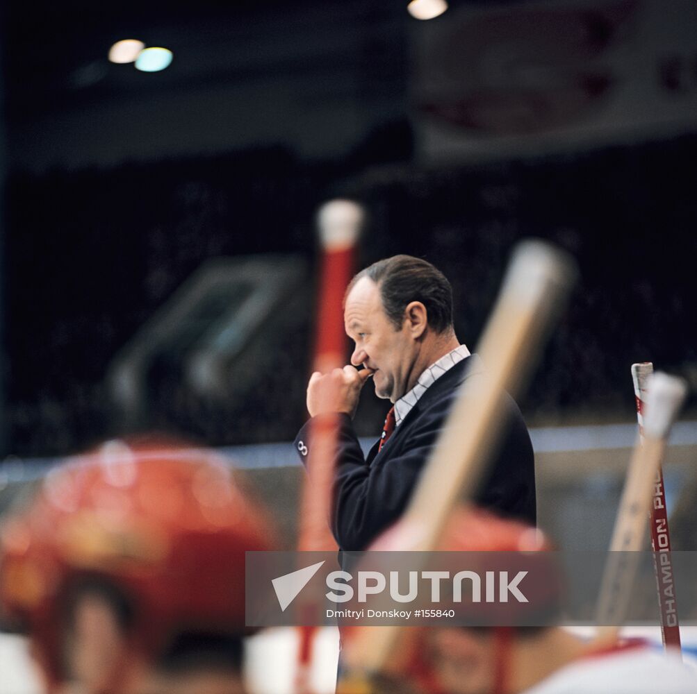 BOBROV HOCKEY COACH