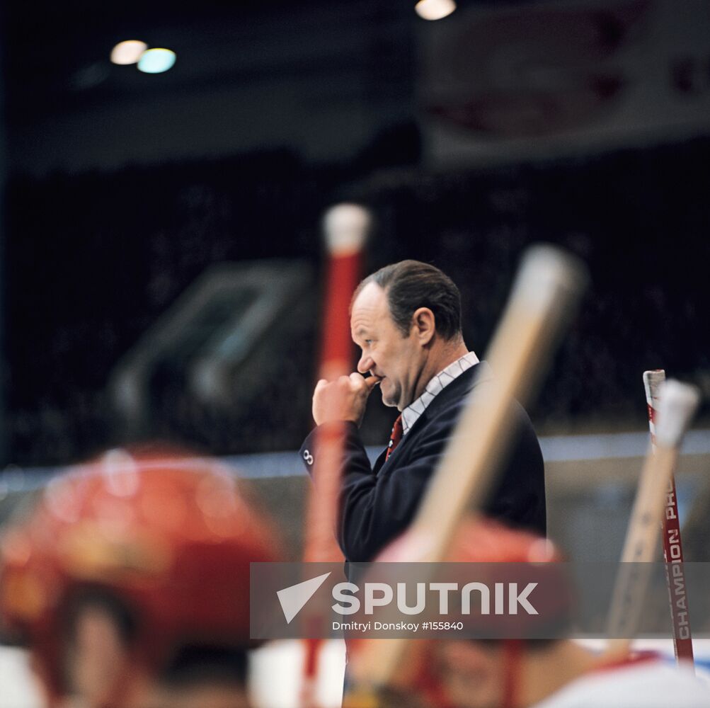 BOBROV HOCKEY COACH