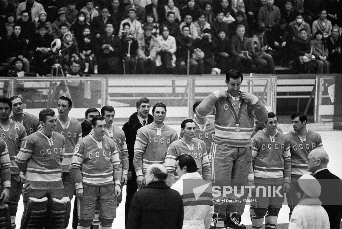 OLYMPIC GAMES SAPPORO ICE HOCKEY MEDAL CEREMONY