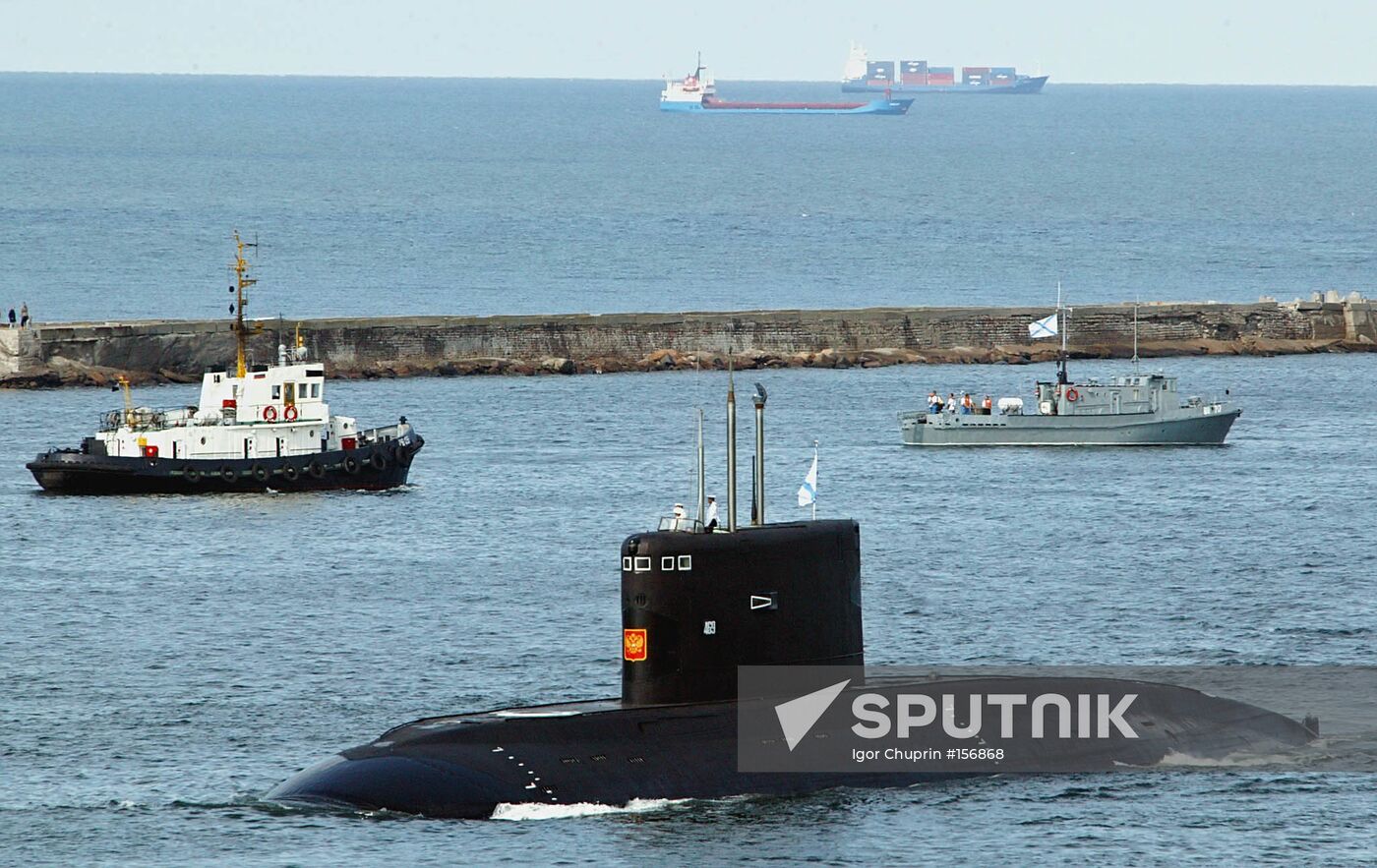 SUBMARINE