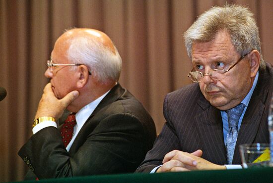 GORBACHEV TITOV SOCIAL DEMOCRATIC PARTY MEETING