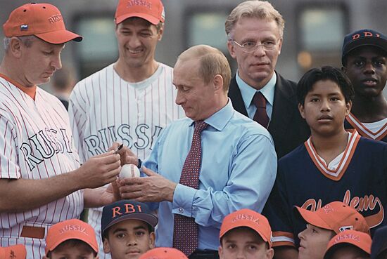 PUTIN NEW YORK VISIT BASEBALL CHILDREN TEAMS RUSSIA UNITED STATE