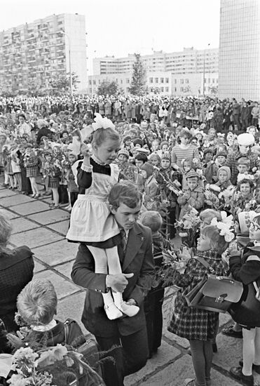 PETRODVORETS SCHOOL SEPTEMBER 1
