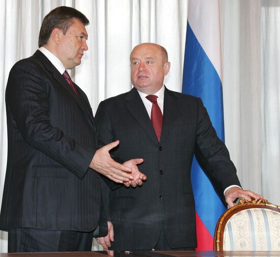 MIKHAIL FRADKOV, VIKTOR YANUKOVICH