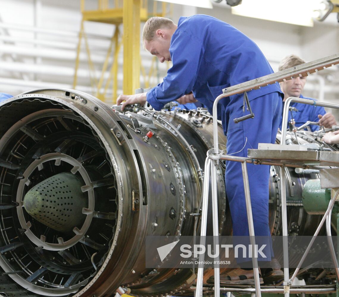 ASSEMBLING ENGINE FOR SU-27 PLANE 