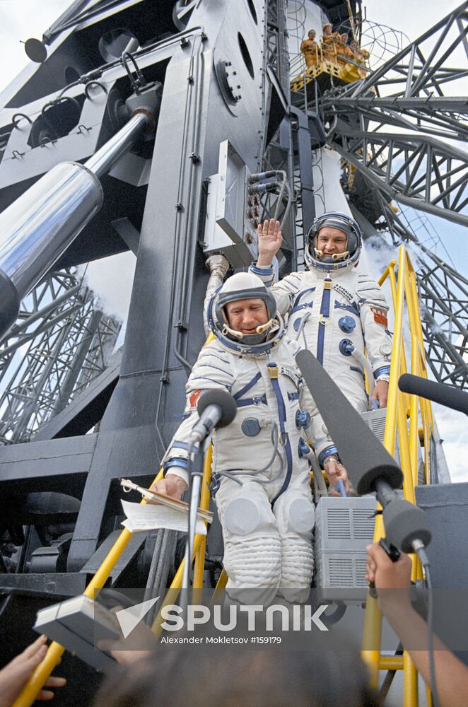 Cosmonauts Alexei Leonov and Valery Kubasov before space flight