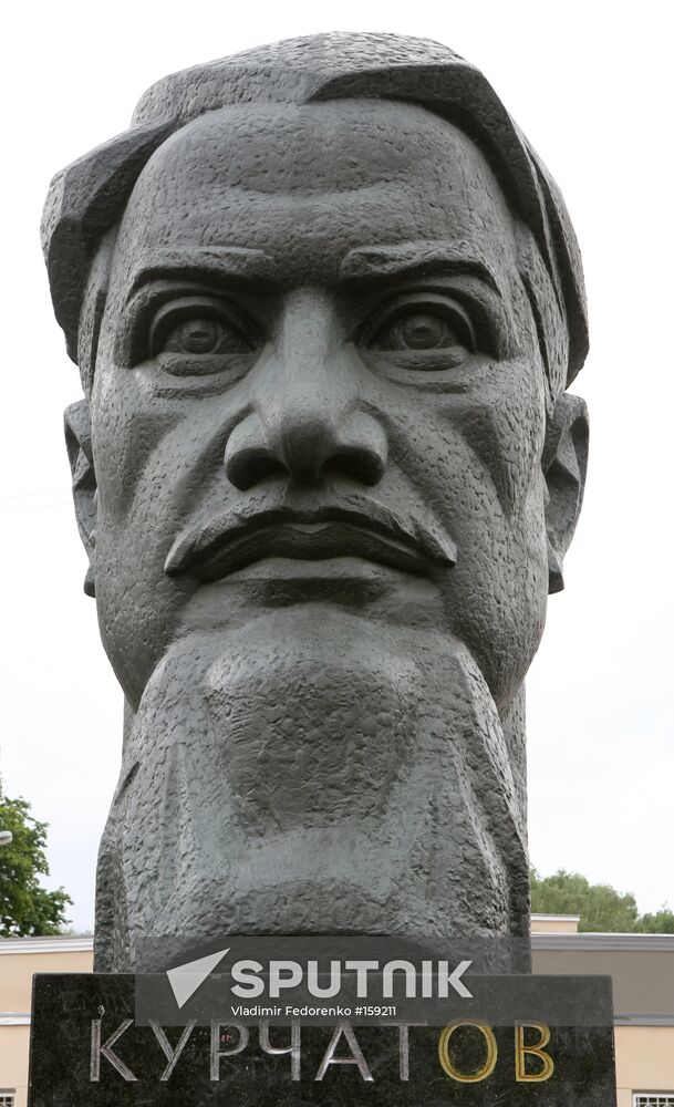 MONUMENT TO IGOR KURCHATOV