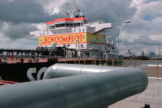 OIL TANKER