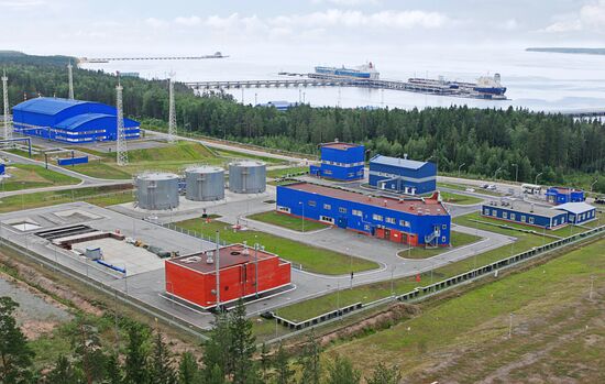 OIL-LOADING TERMINAL