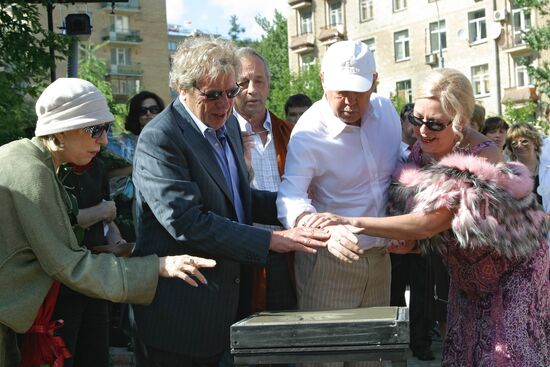 THE LAYING OF KARACHENTSOV'S SIGN