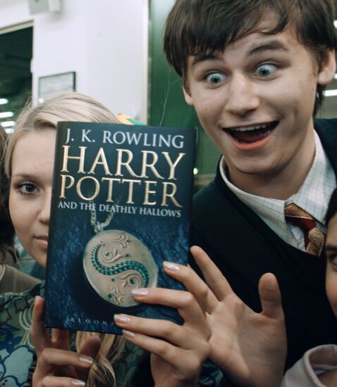 BOOK ABOUT HARRY POTTER GOES ON SALE 