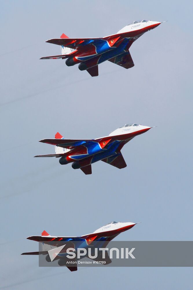 TRAINING MISSIONS BY AIR FORCE AEROBATIC TEAMS