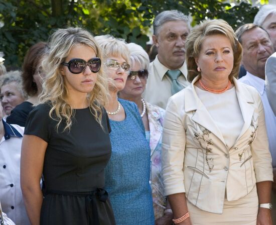 RALLY BESIDE ANATOLY SOBCHAK TOMB