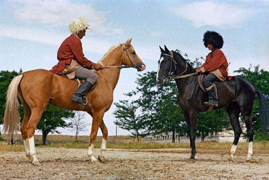 TURKMENISTAN RIDERS HORSES AKHAL-TEKE
