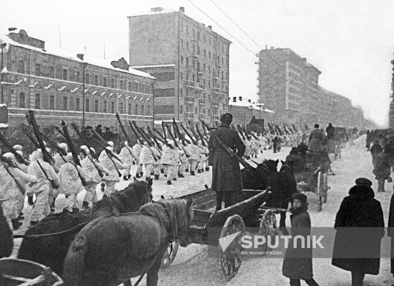 RED ARMY LEAVING FOR THE FRONT