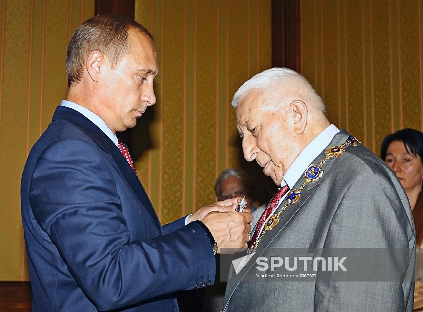 PUTIN GAMZATOV 80TH BIRTHDAY ORDER AWARDING