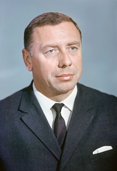 ACTOR ANATOLY PAPANOV