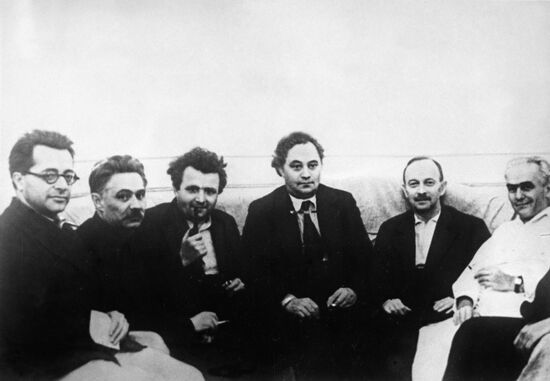 COMINTERN EXECUTIVE COMMITTEE SECRETARIAT
