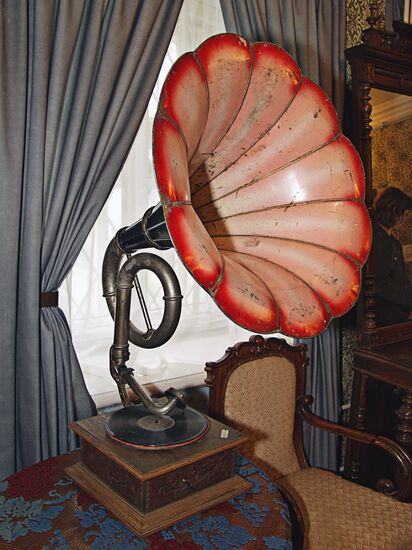 GORODETS MUSEUM GRAMOPHONE