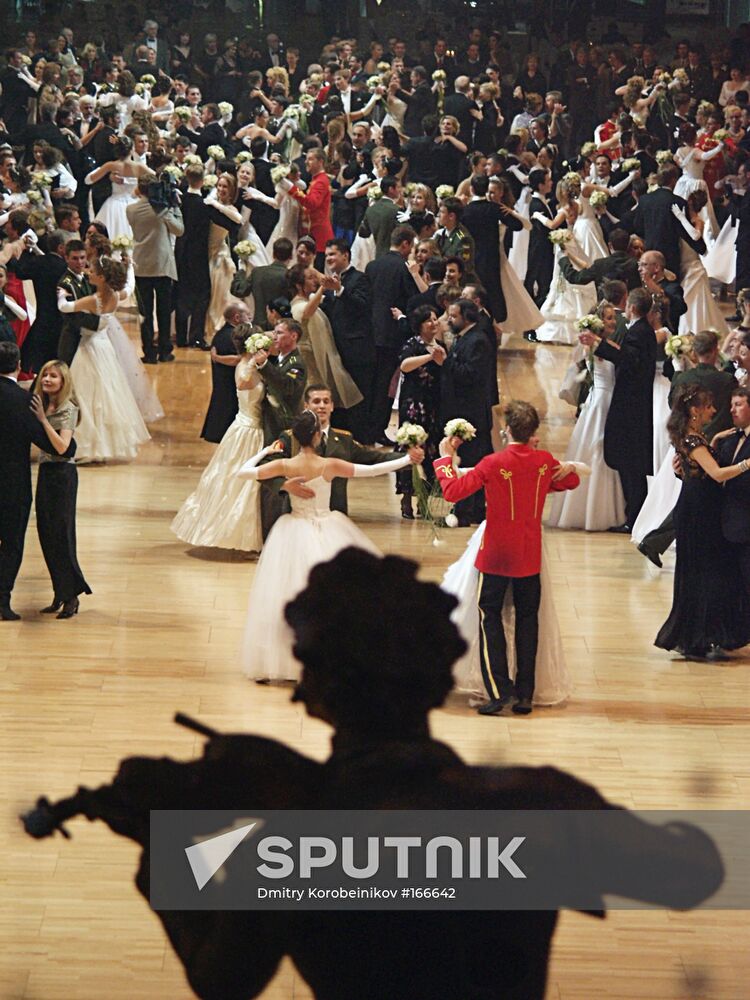 MOSCOW VIENNESE BALL GUESTS WALTZ