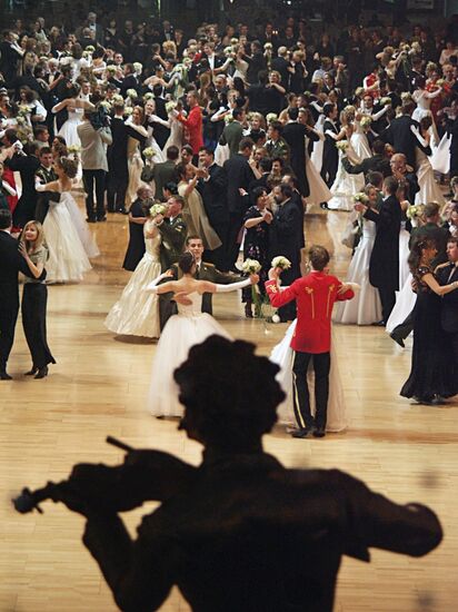 MOSCOW VIENNESE BALL GUESTS WALTZ