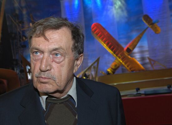 VASILY AKSYONOV 