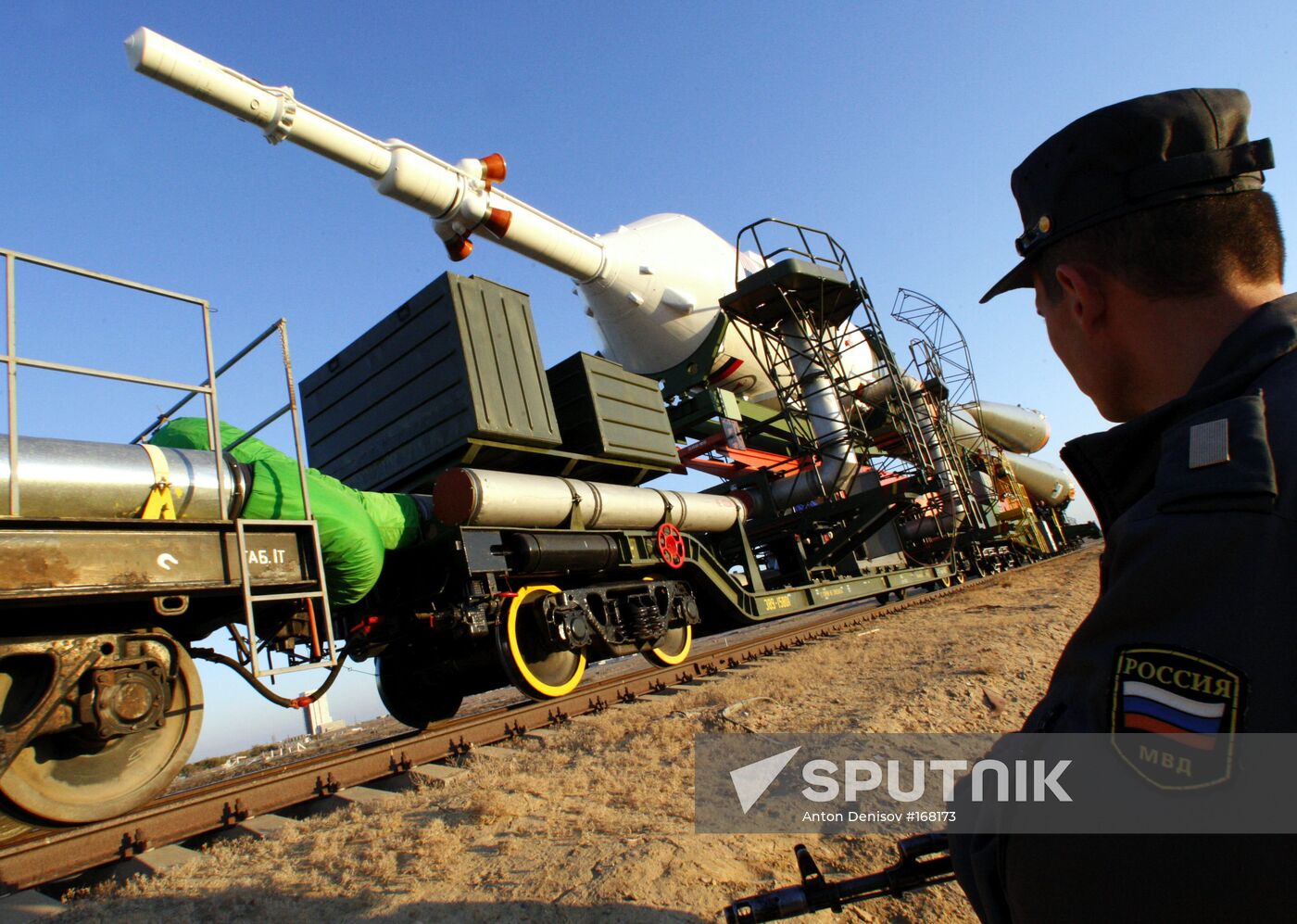 Transporting Soyuz-TMA-11 rocket