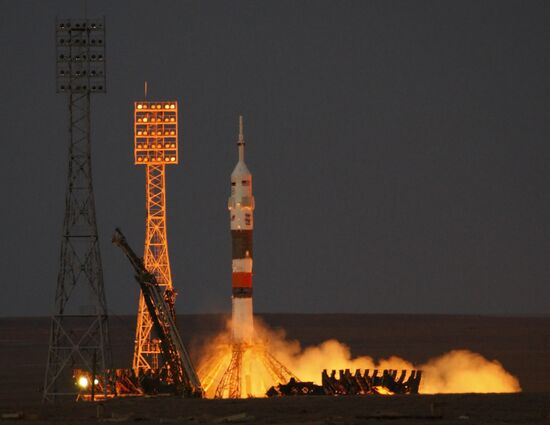 Launch of the Soyuz TMA-11 rocket