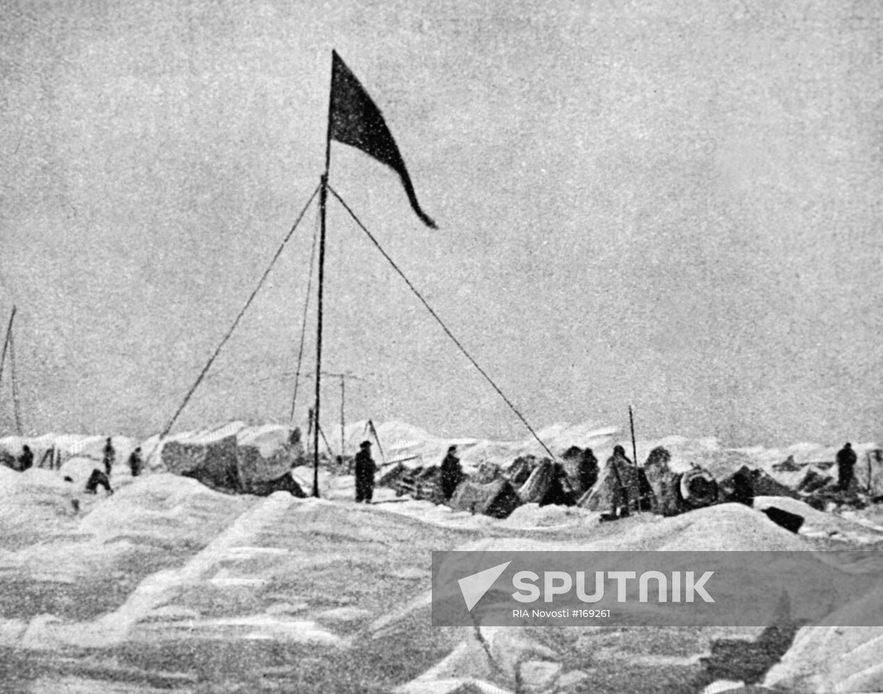 Chelyuskin  expedition crushed camp Schmidt