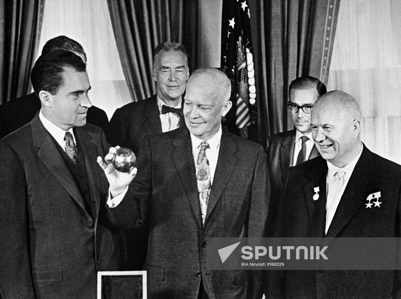 Nikita Khrushchev, Dwight Eisenhower, Richard Nixon, meeting, US