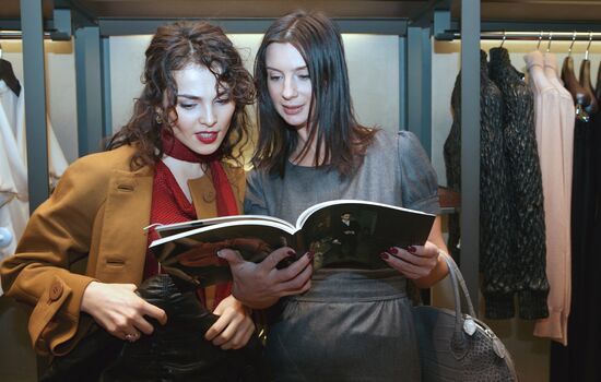 Sati Kazanova, Yekaterina Strizhenova 