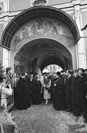 Thatcher visits the USSR and sees the Holy Trinity and St. Sergi