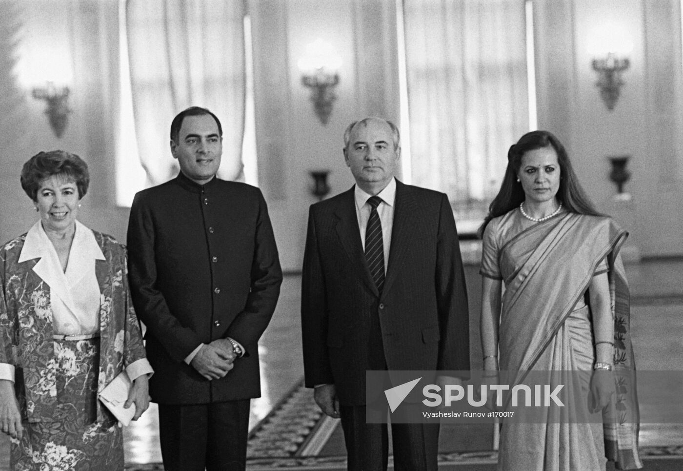 Rajiv Gandhi Mikhail Gorbachev wives meeting Moscow