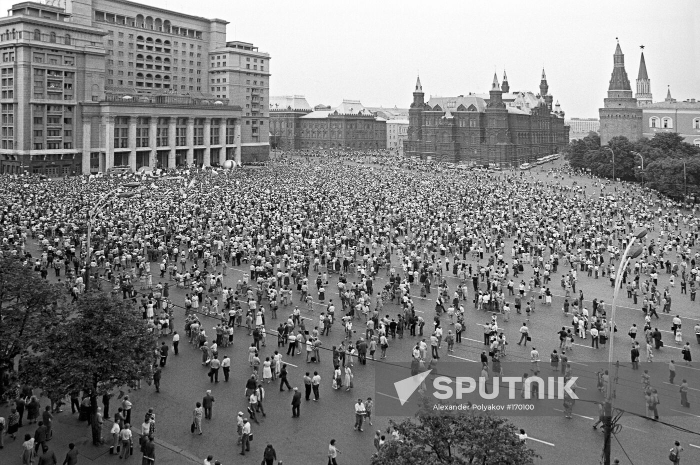 Moscow Manezhnaya Square meeting elections support Yeltsin