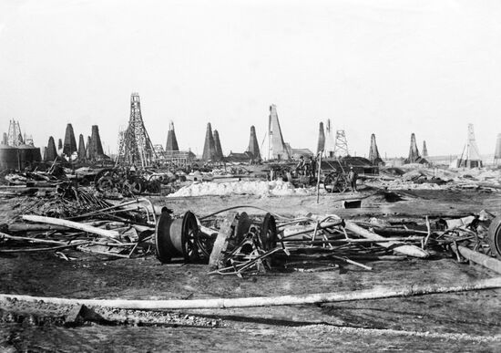 Baku oil fields 