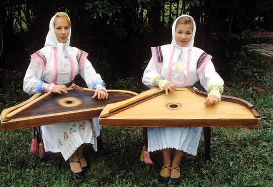 Moscow festival national cultures girls psaltery