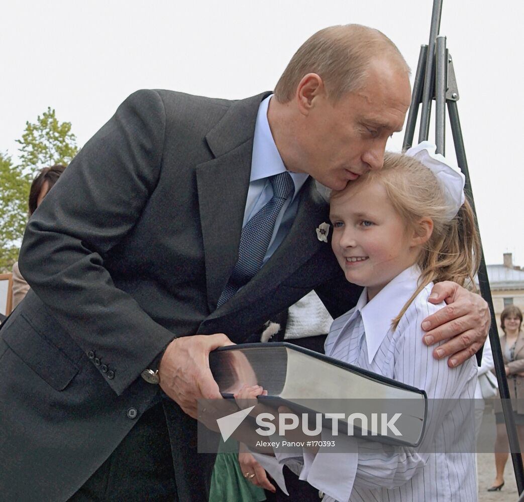 Putin girl artist exhibition St. Petersburg