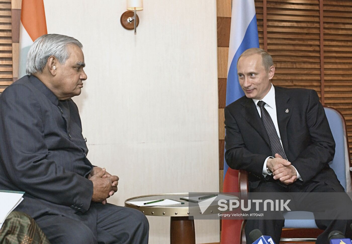 Putin Vajpayee meeting St. Petersburg