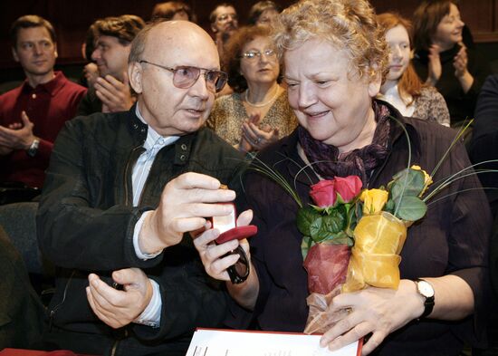 Giving awards to Chekhov Art Theater veteran actors