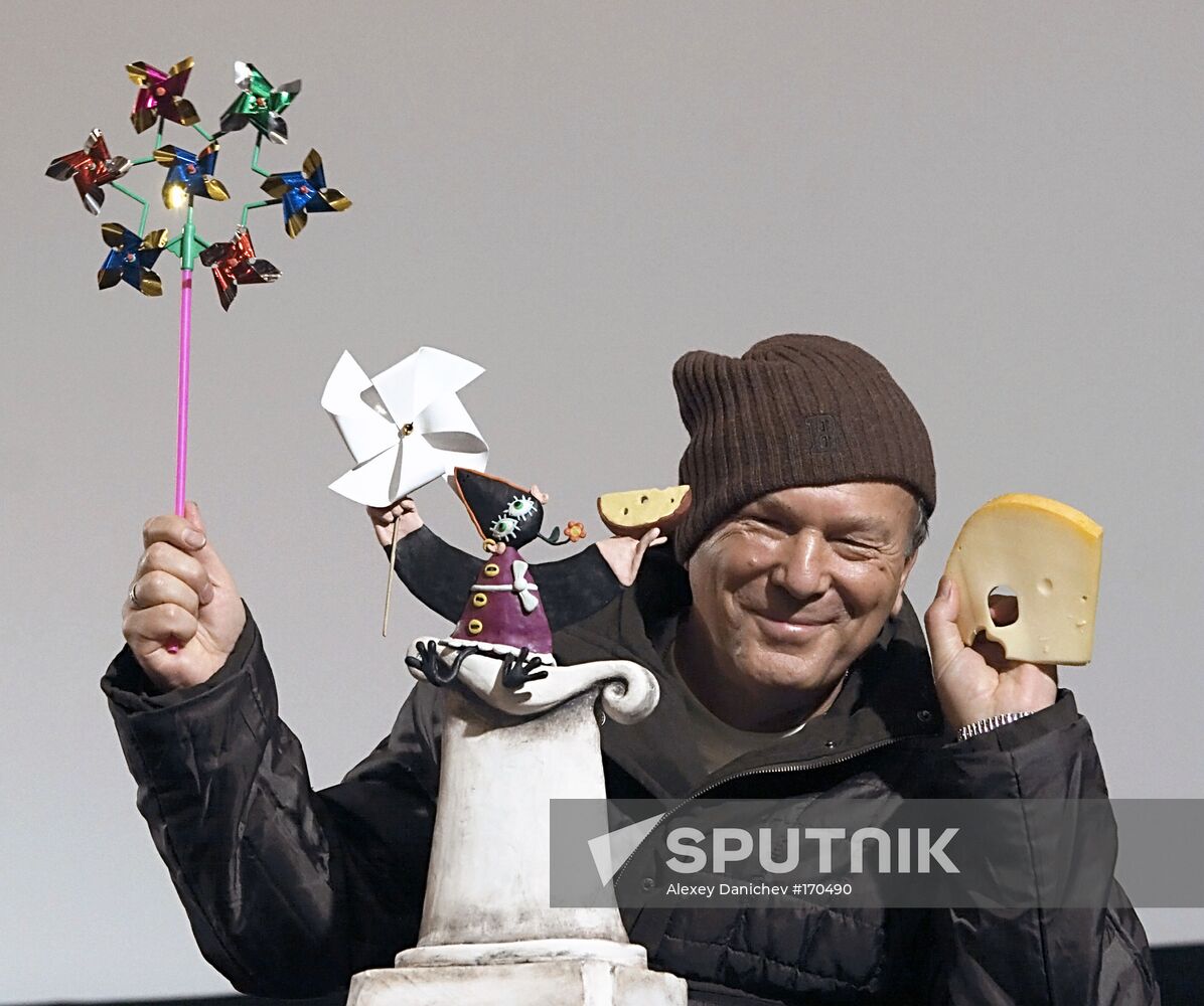 Unveiling monument to Playdough Crow