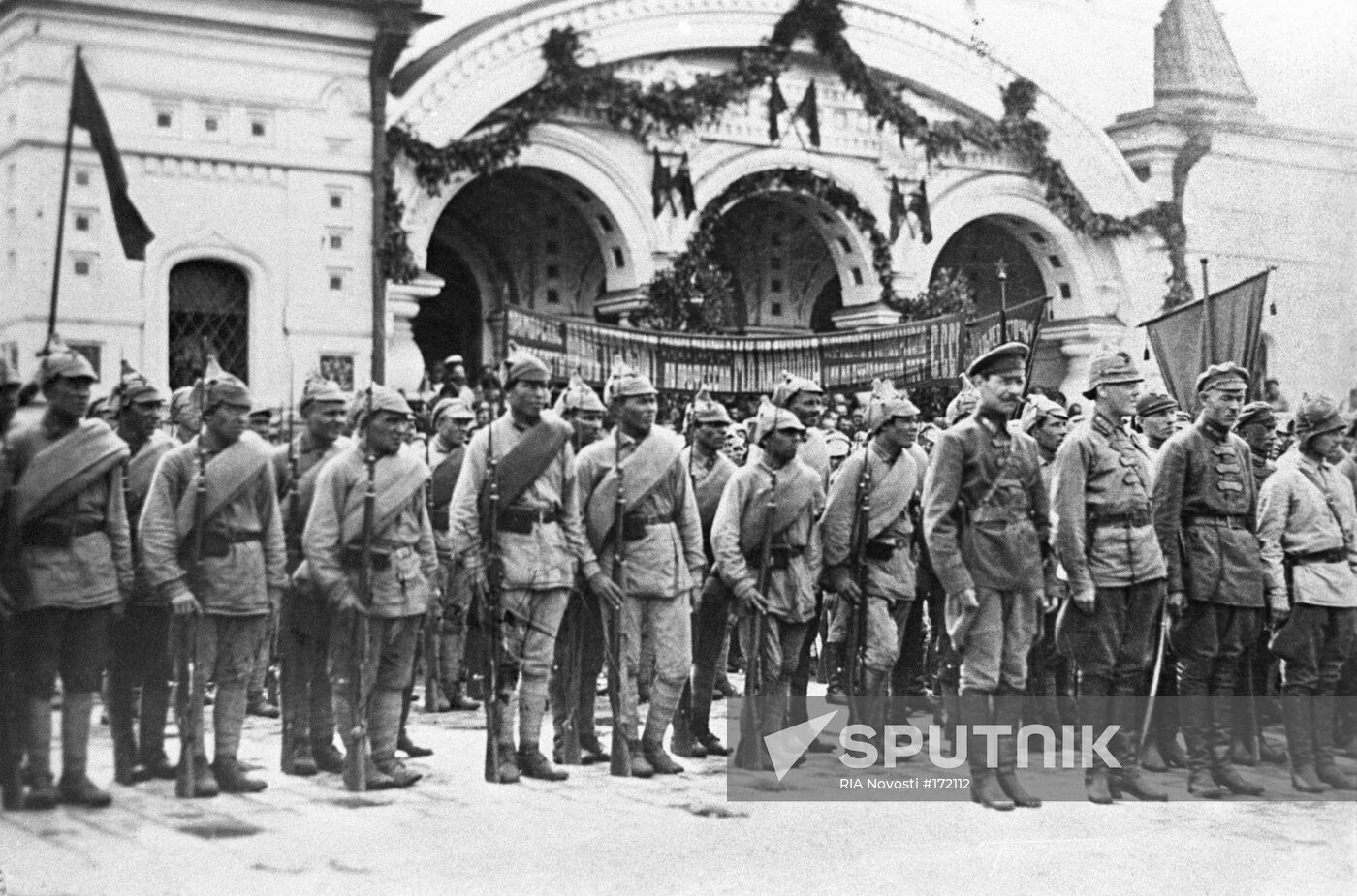 Vladivostok, terminal, soldiers, column, arrival, Kalinin