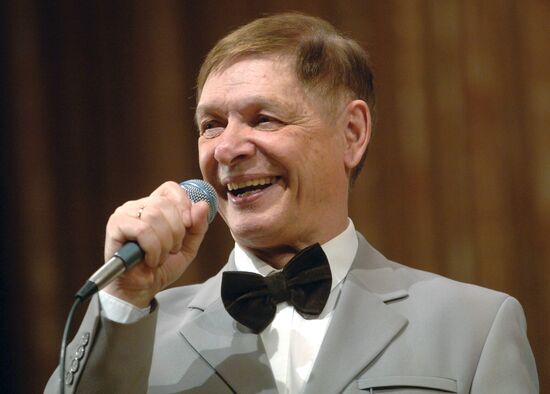 Eduard Khil