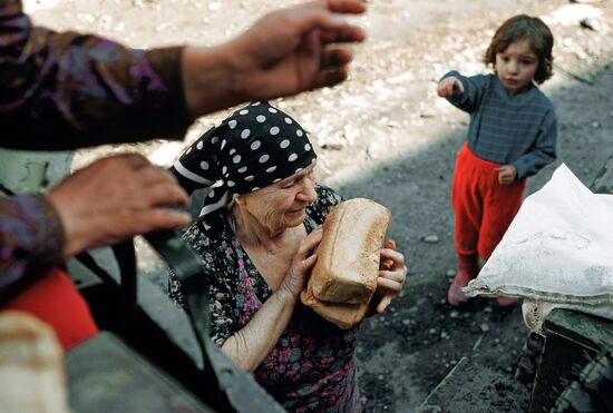 Distributing humanitarian aid in Grozny
