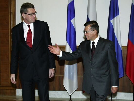 Russian and Finnish prime ministers meet in Moscow