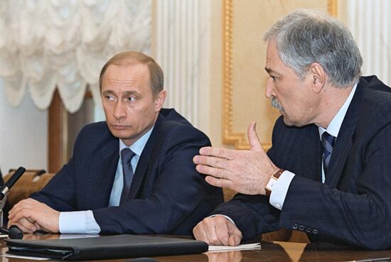 Putin  Gryzlov  United Russia  leadership  meeting