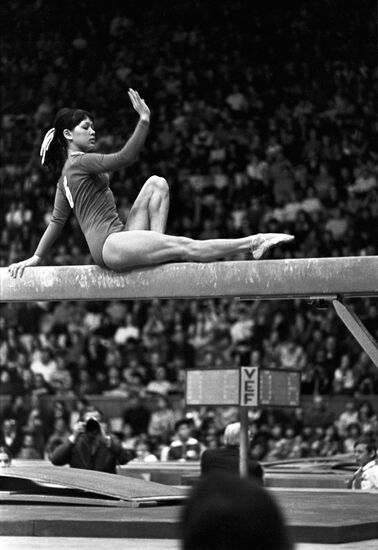 Nelly Kim gymnast beam exercise
