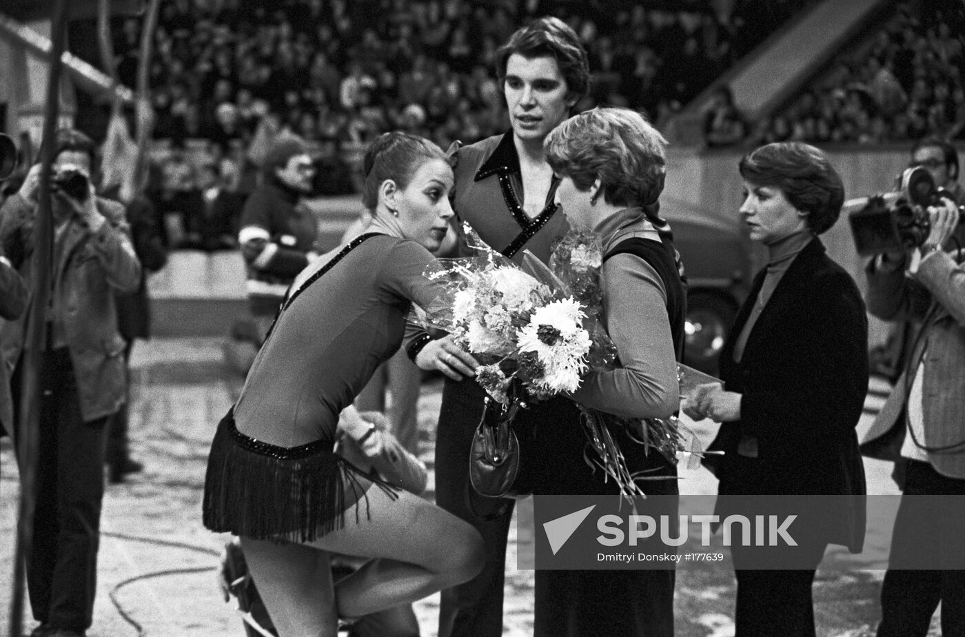 Figure skaters, Moiseeva,  Minenkov, performance